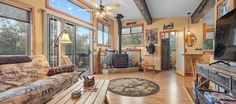 Cozy cabin with 1 bedroom and WiFi, AC in beautiful Descanso