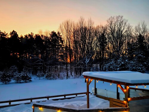 Lovely 5 bd/7 beds, 3 bath, 2 livingrooms, kitchen/kitchenette, pool & hot tub!