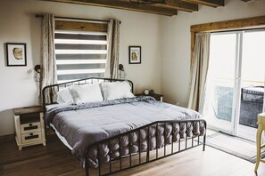 4 habitaciones, tabla de planchar con plancha y cuna de viaje 