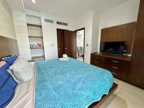 2 bedrooms, desk, iron/ironing board, WiFi