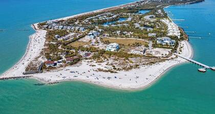 Charming Paradise w/ Beautiful Pool and waterfront Tiki Hut + Backyard Boat Ramp