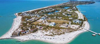 Charming Paradise w/ Beautiful Pool and waterfront Tiki Hut + Backyard Boat Ramp