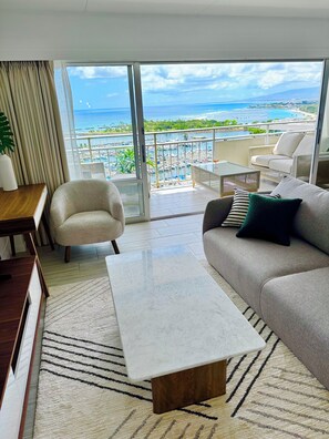 TV - Waikiki Oceanfront Home (Car Available) (Honolulu)