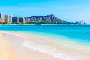 On the beach - Waikiki Oceanfront Home (Car Available) (Honolulu)