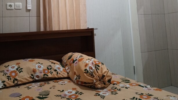Desk, free WiFi - Griya Kos Amurang Syariah (Surabaya)