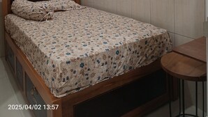 Standard Room | Desk, free WiFi - Griya Kos Amurang Syariah (Surabaya)