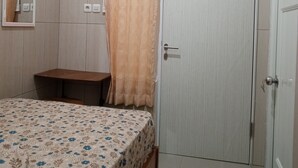 Desk, free WiFi - Griya Kos Amurang Syariah (Surabaya)
