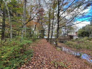 Property grounds - Grandparent’s Cottage 250 steps to the lake (Stockbridge)