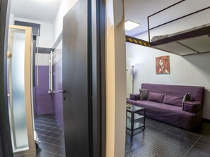 TV - Chinatown Loft by Interhome (Milan)