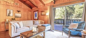 Moonridge Cabin | Hot Tub, BBQ, Zoo, Golf, Trails