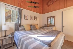 2 室のベッドルーム、アイロン / アイロン台、WiFi、ベッドシーツ