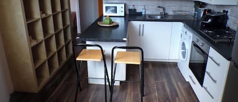 Refrigerador, microondas, horno y parrilla de estufa