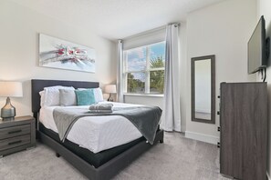 4 bedrooms, iron/ironing board, WiFi, bed sheets - Spacious 4-bedroom townhome in delightful Clermont with fitness room, WiFi (Clermont)