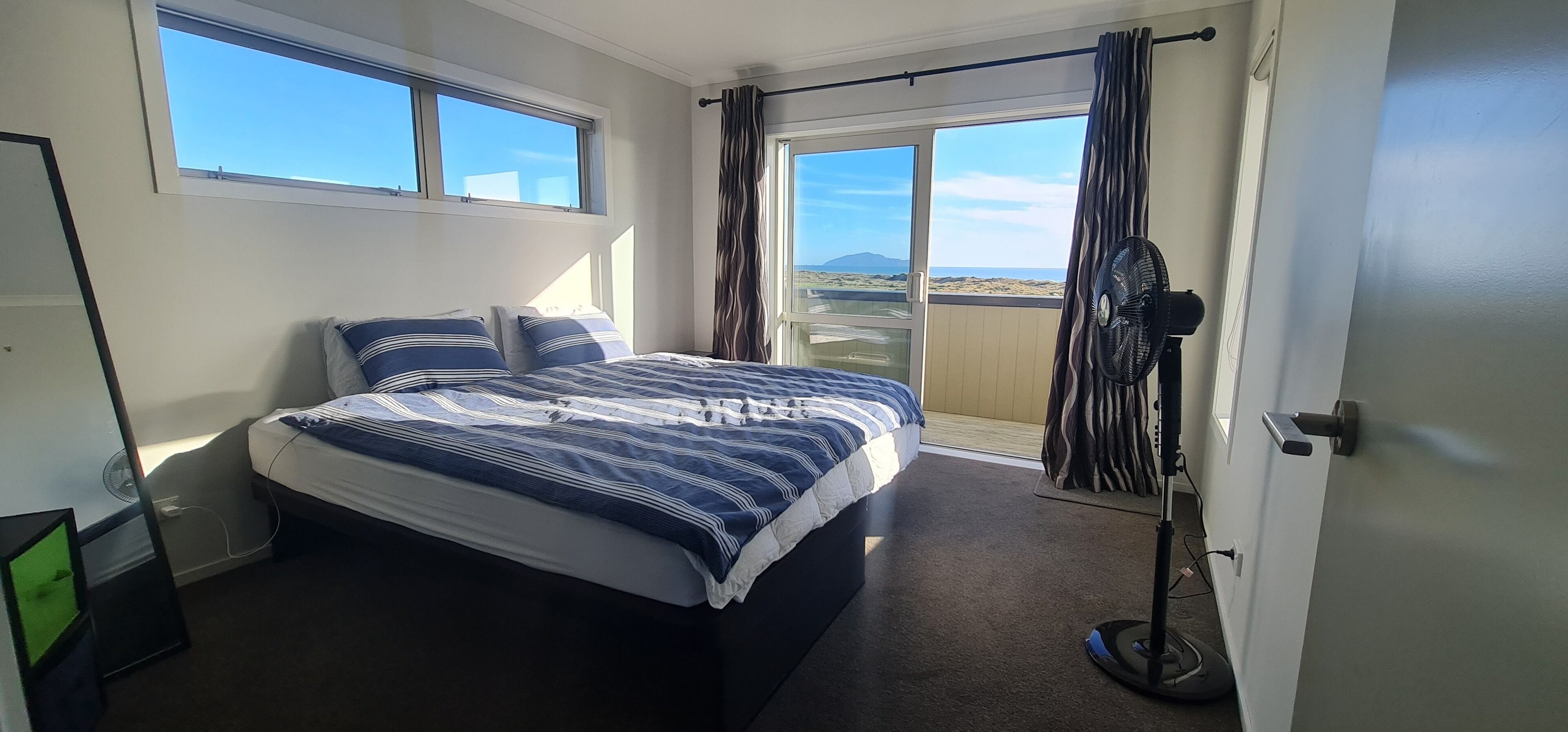 3 Schlafzimmer, Schreibtisch, Bügeleisen/Bügelbrett, Bettwäsche