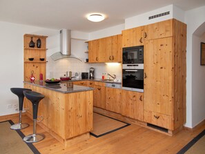 冰箱、微波炉、厨具/餐具