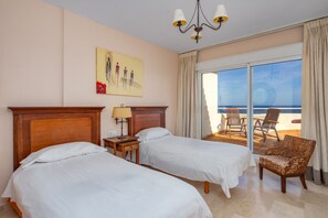 3 室のベッドルーム、アイロン / アイロン台、旅行用ベビーベッド、WiFi (無料)