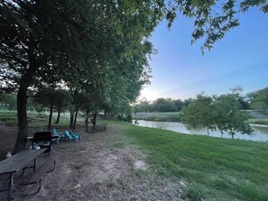 Property grounds - Covered Porch, River Access in enchanting Fredericksburg (Fredericksburg)