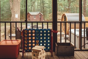 Property grounds - Luxury Cozy cabin with hot tub/ sauna/ Wifi/ close to rock house in Laurelville (Laurelville)