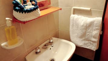Dusche, Haartrockner, Bidet, Handtücher