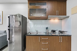 Apartment, 2 Bedrooms, City View | Private kitchen