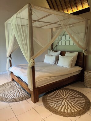 1 bedroom, desk, WiFi, bed sheets