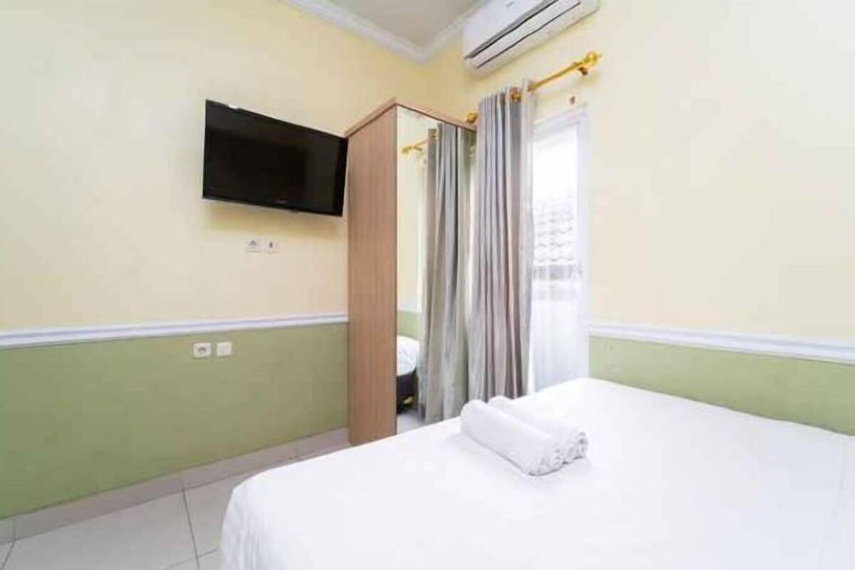 Escriptori, espai de treball apte per a portàtils i wifi gratuïta