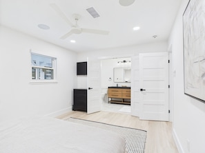 4 chambres, fer et planche à repasser, Wi-Fi gratuit, draps fournis