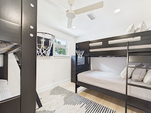 4 bedrooms, iron/ironing board, free WiFi, bed sheets