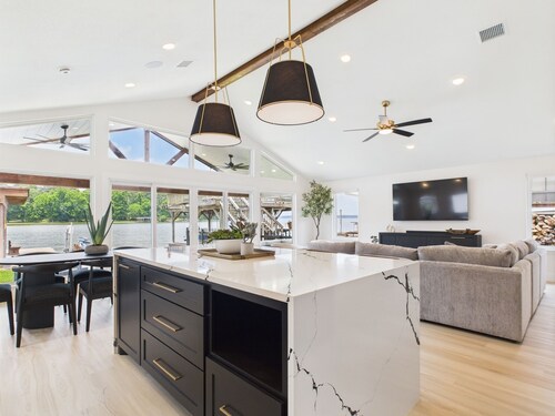 Sunsets & Serenity – Gorgeous Lake Conroe Home located in Willis, Tx