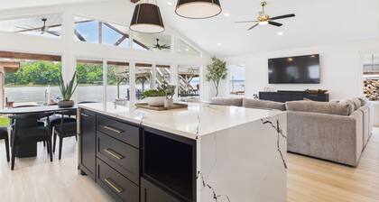 Sunsets & Serenity â Gorgeous Lake Conroe Home located in Willis, Tx