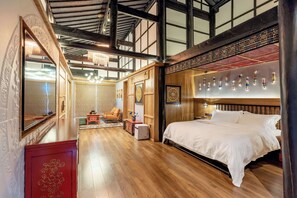 2 bedrooms, desk, laptop workspace, blackout curtains