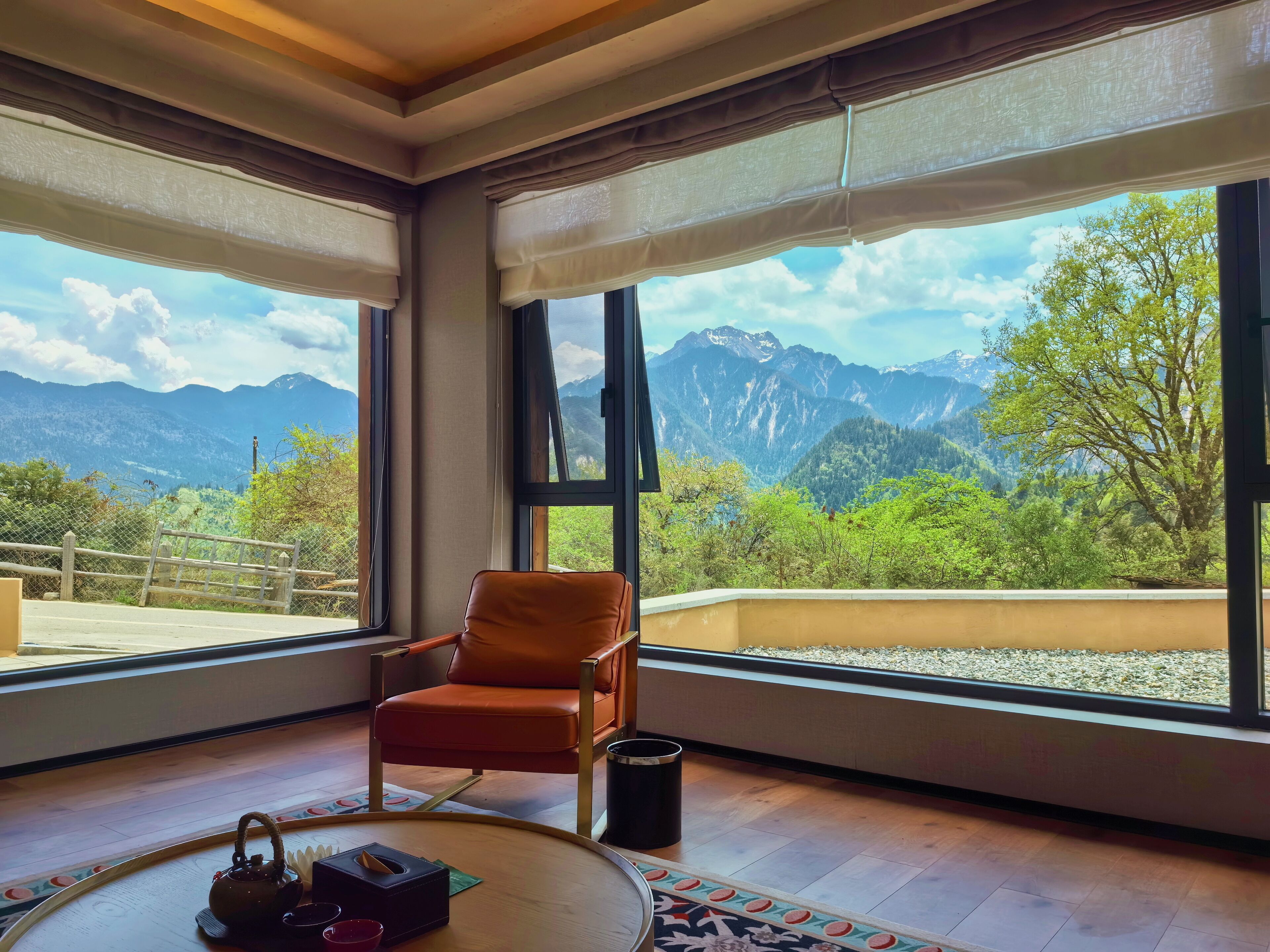 尊贵套房 | 办公桌、笔记本电脑工作区、遮光窗帘、隔音