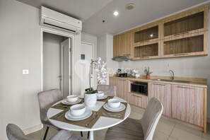 Dining room - Tenera by Kozystay - Kuningan (Jakarta)