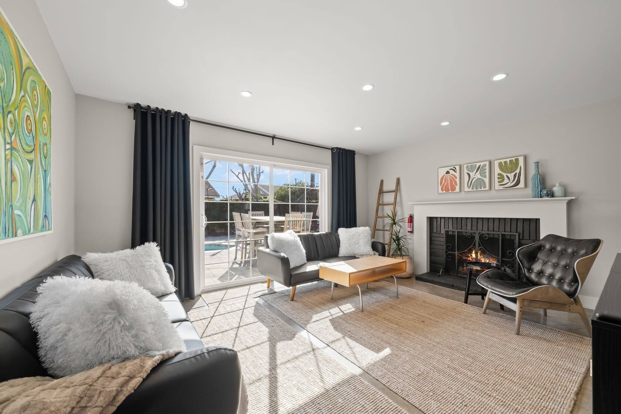 Smart TV, fireplace, offices, printers