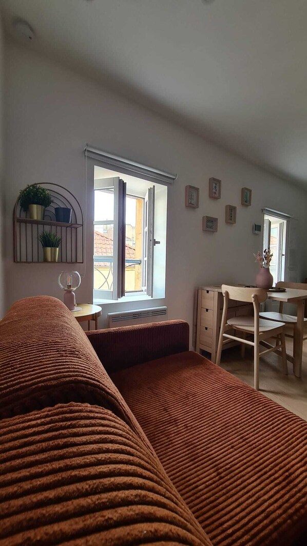Smart TV - New duplex apartment in the old town, perfect location for discovering Metz (Metz)