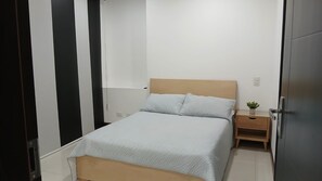 3 bedrooms, iron/ironing board, WiFi, bed sheets - Urban Haven in Laureles — Jacuzzi, BBQ & Gym Included (Medellín)