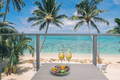 Perfectly located 2-bedroom beachfront condo on quiet swimming/snorkelling beach