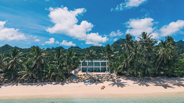 Sun-loungers, beach towels