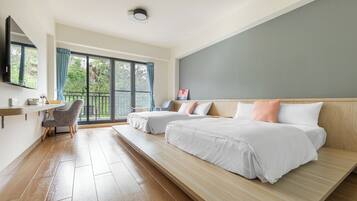 Twin Room with Balcony | Blackout drapes, free WiFi, bed sheets