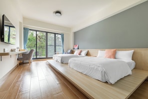 Twin Room with Balcony | Blackout curtains, free WiFi, bed sheets - Polar bear bnb  (Liuqiu)