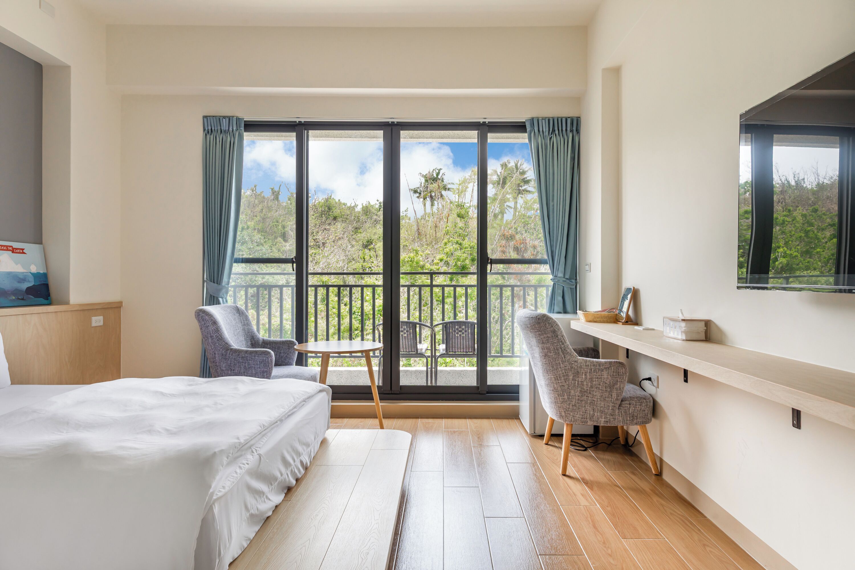Twin Room with Balcony | Blackout drapes, free WiFi, bed sheets