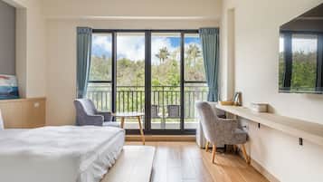 Twin Room with Balcony | Blackout drapes, free WiFi, bed sheets