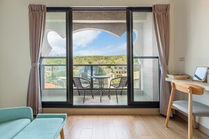 豪华双人房-附浴缸 | 遮光窗帘、免费 WiFi、床单