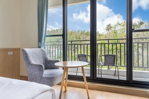 双床房-附阳台 | 遮光窗帘、免费 WiFi、床单