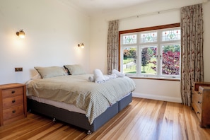 4 chambres, fer et planche à repasser, Wi-Fi gratuit, draps fournis