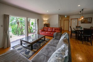 家庭獨棟房屋, 花園景觀 | 起居區 | 平面電視