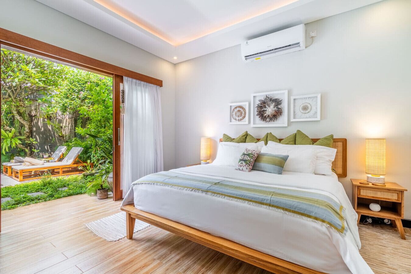 2 bedrooms, desk, iron/ironing board, WiFi