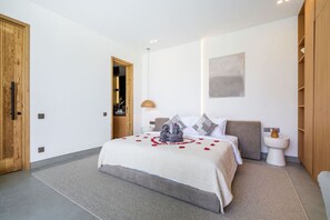 2 bedrooms, iron/ironing board, WiFi, bed sheets - New 2BR Luxury retreat Canggu (Kuta Utara)