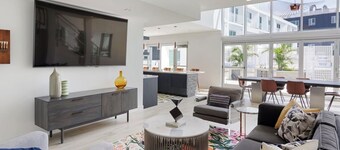 Hu-Hua Business Hotel