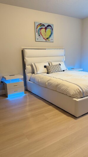 4 bedrooms, desk, iron/ironing board, free WiFi